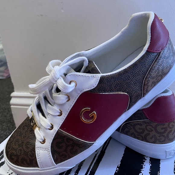 gbg slip on sneakers